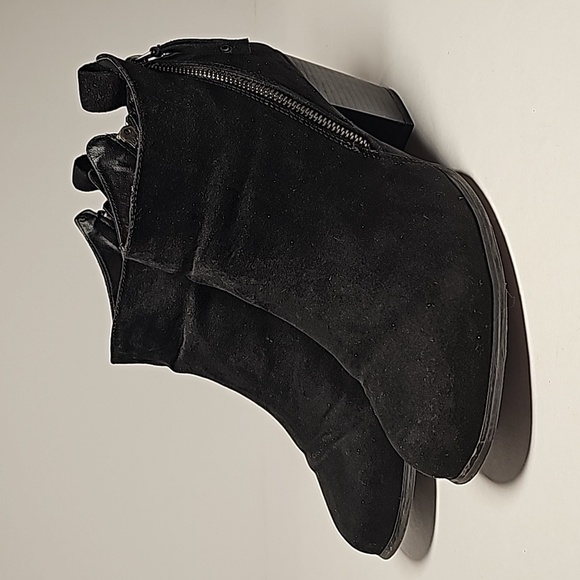 Torrid Booties Ankle Boots Side Zip Heel Black Faux Leather Round Toe Comfy 10 W - Picture 8 of 16